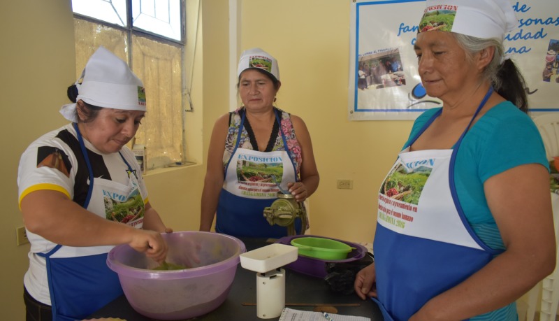 Ciudadanas con sus emprendimientos